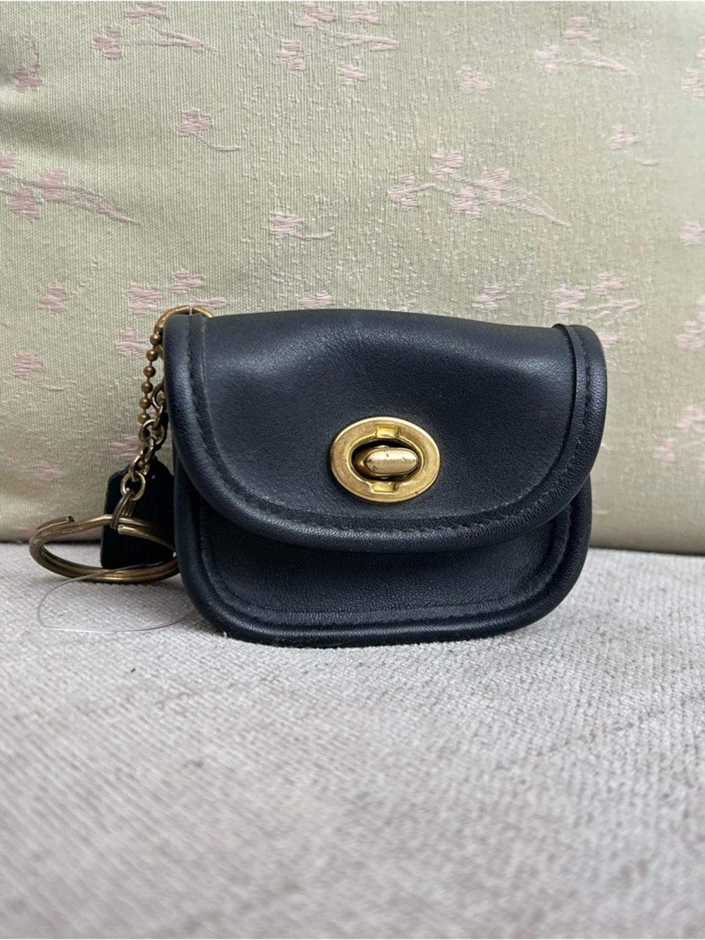 Vintage Coach Black Leather Mini Key Bag with Gold Turnlock - Picture 2 of 14